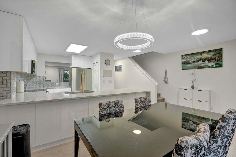 144 Shoreline Circle, Port Moody, V3H 5B3 | Image 3