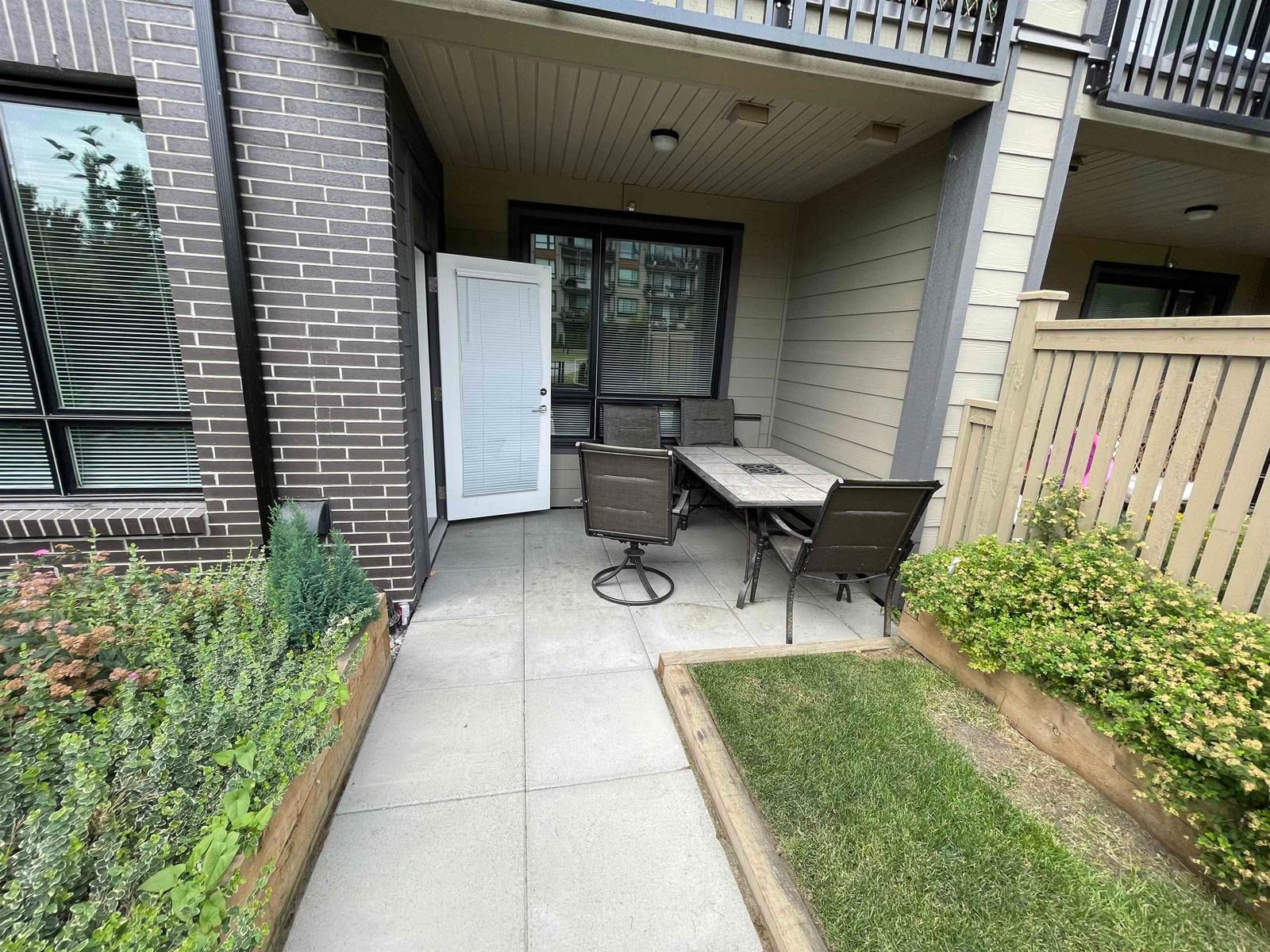 Listing Image 8