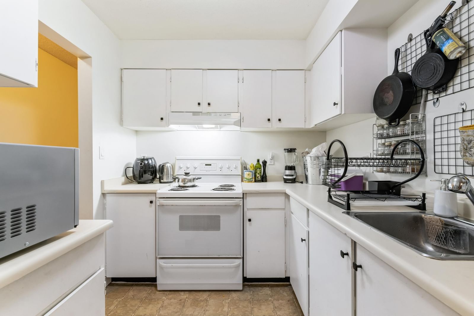 Listing Image 12
