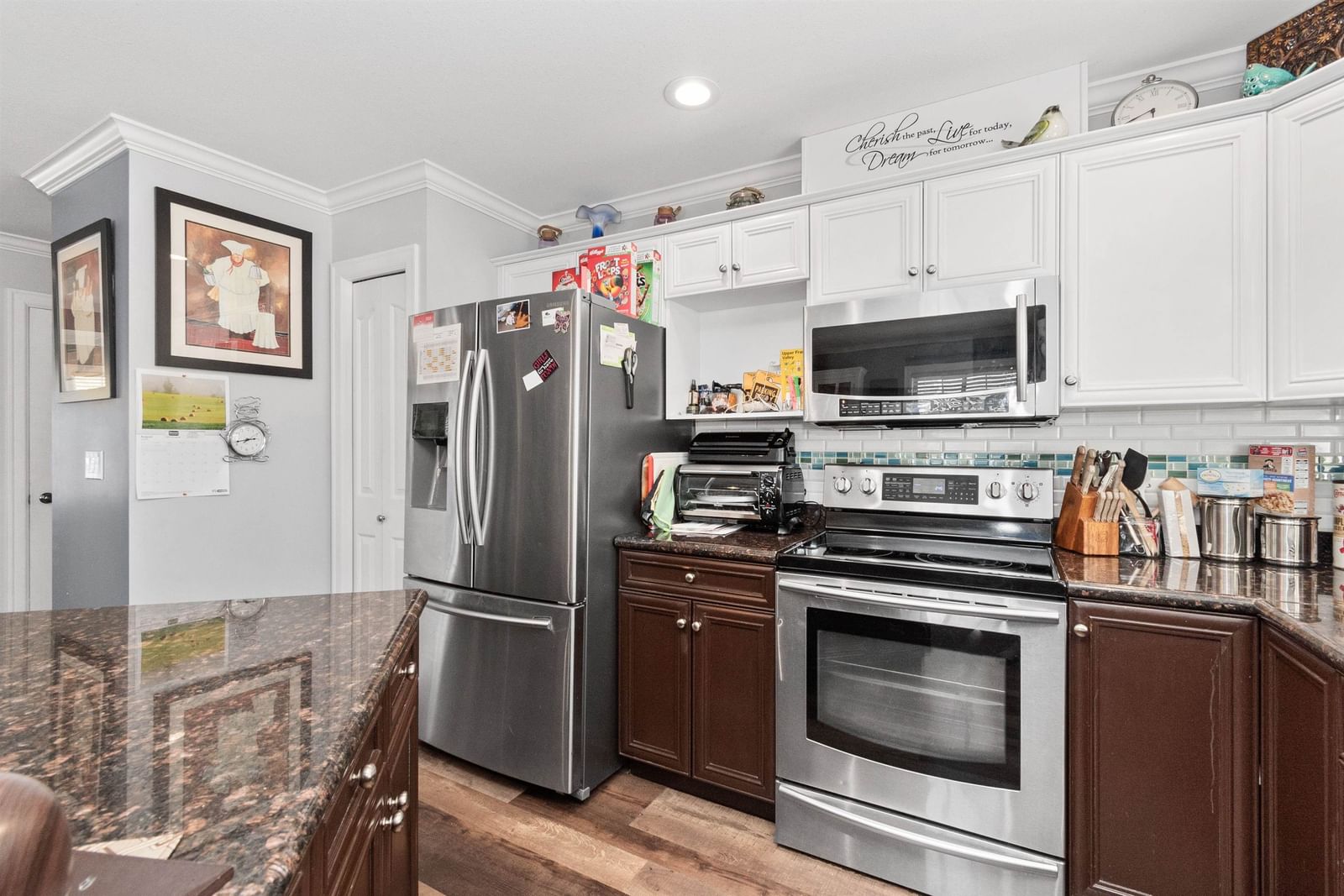 Listing Image 10