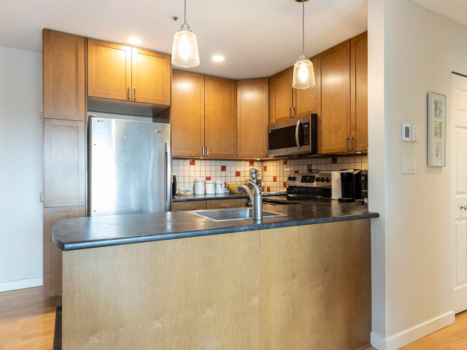 Listing Image 9