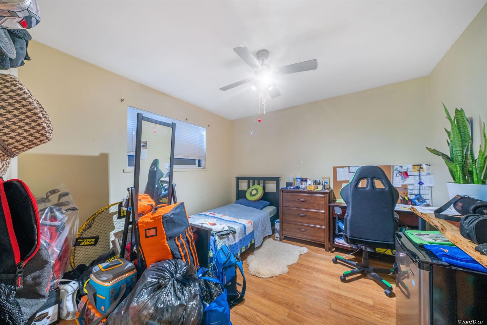 Listing Image 11