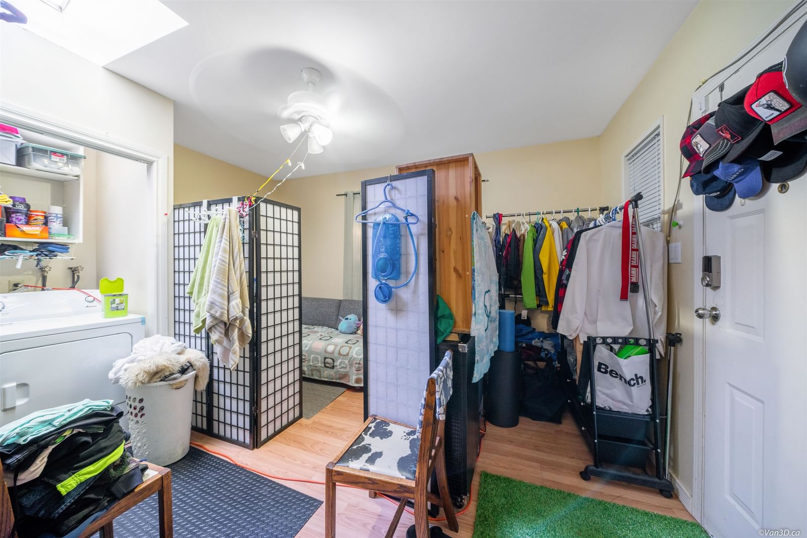 Listing Image 12