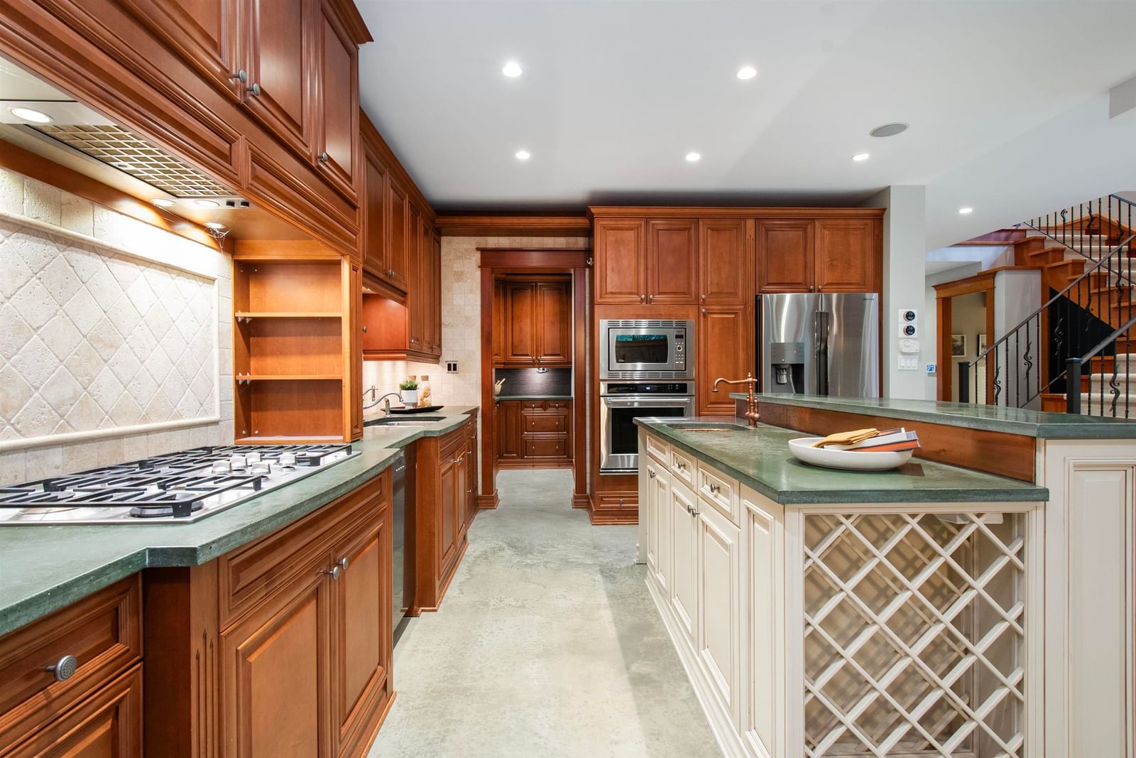 Listing Image 12