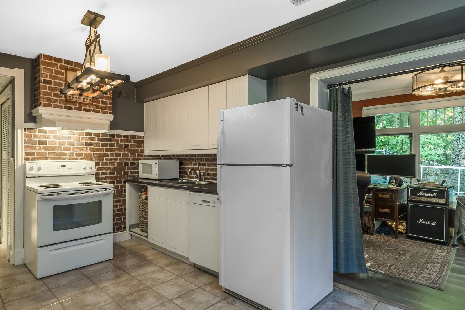 Listing Image 19