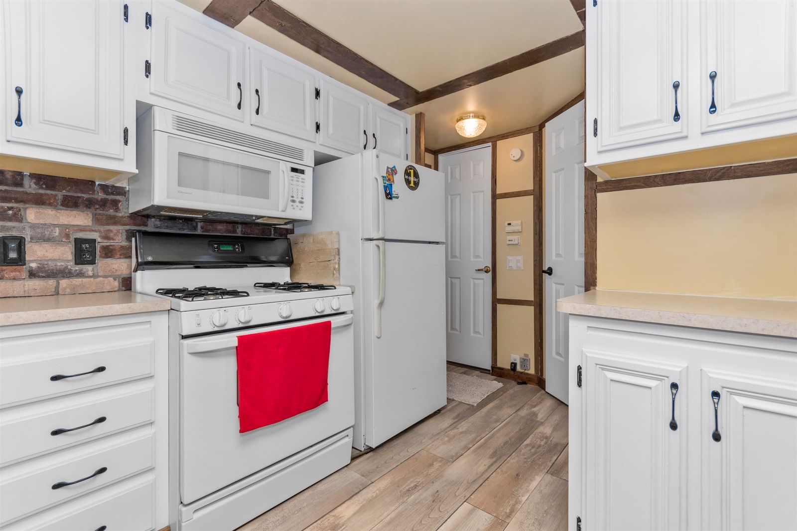 Listing Image 14