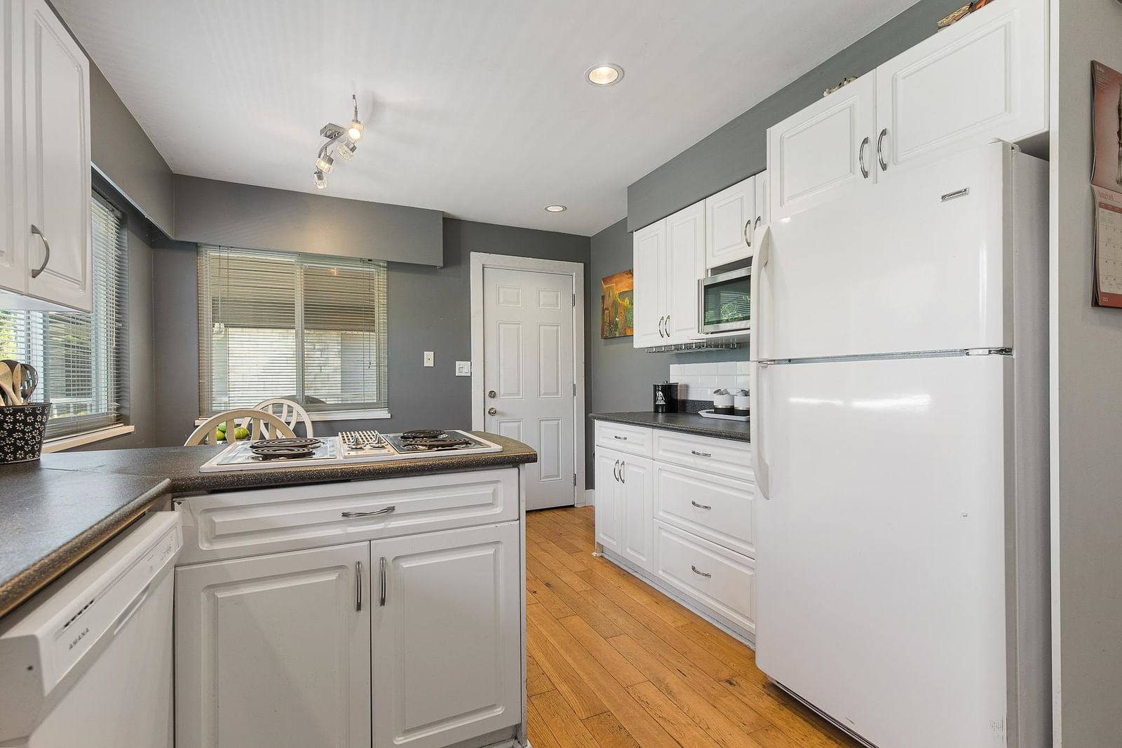 Listing Image 13