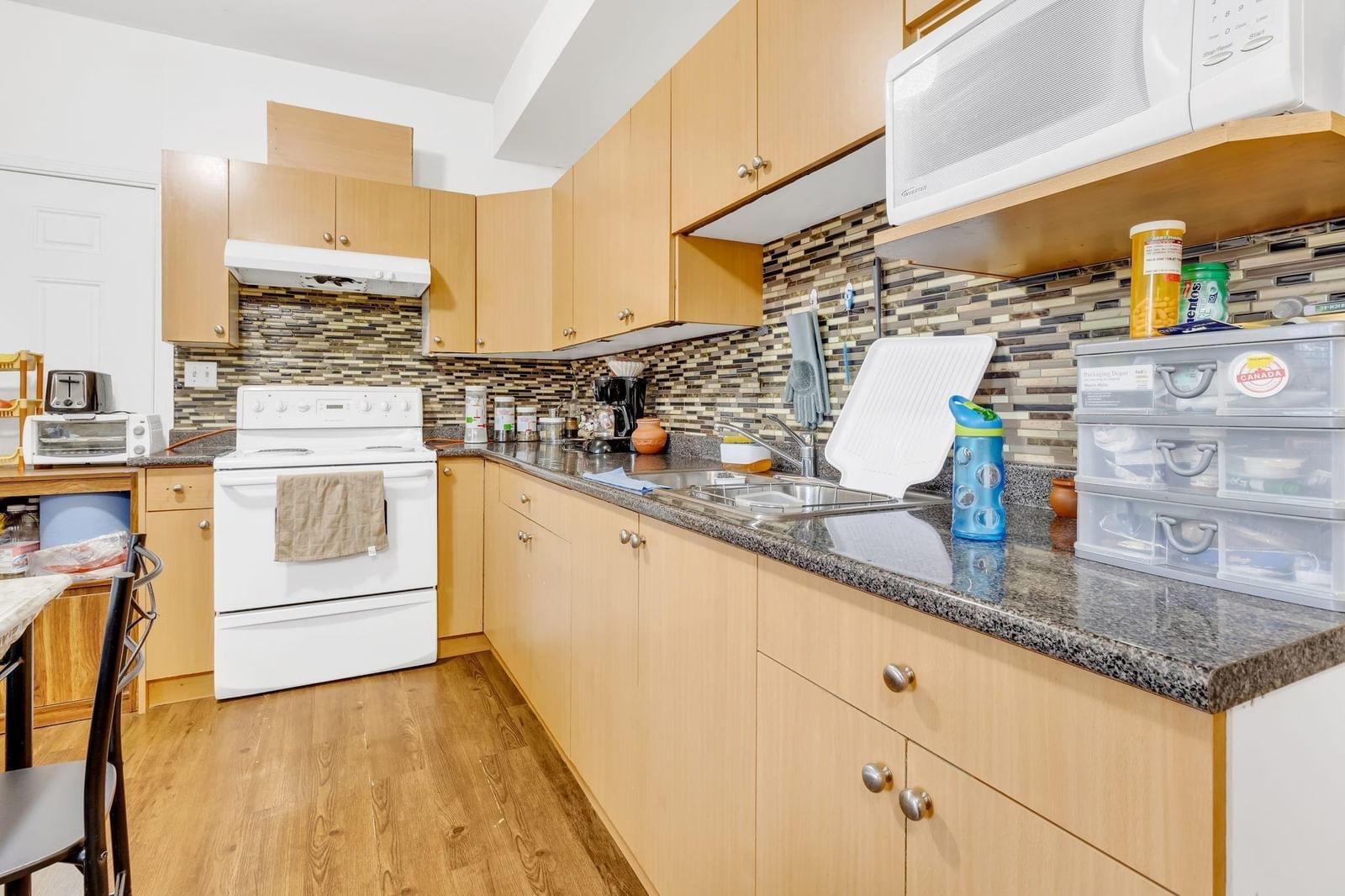 Listing Image 9