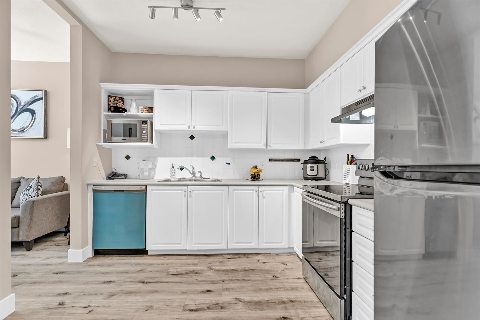 Listing Image 10