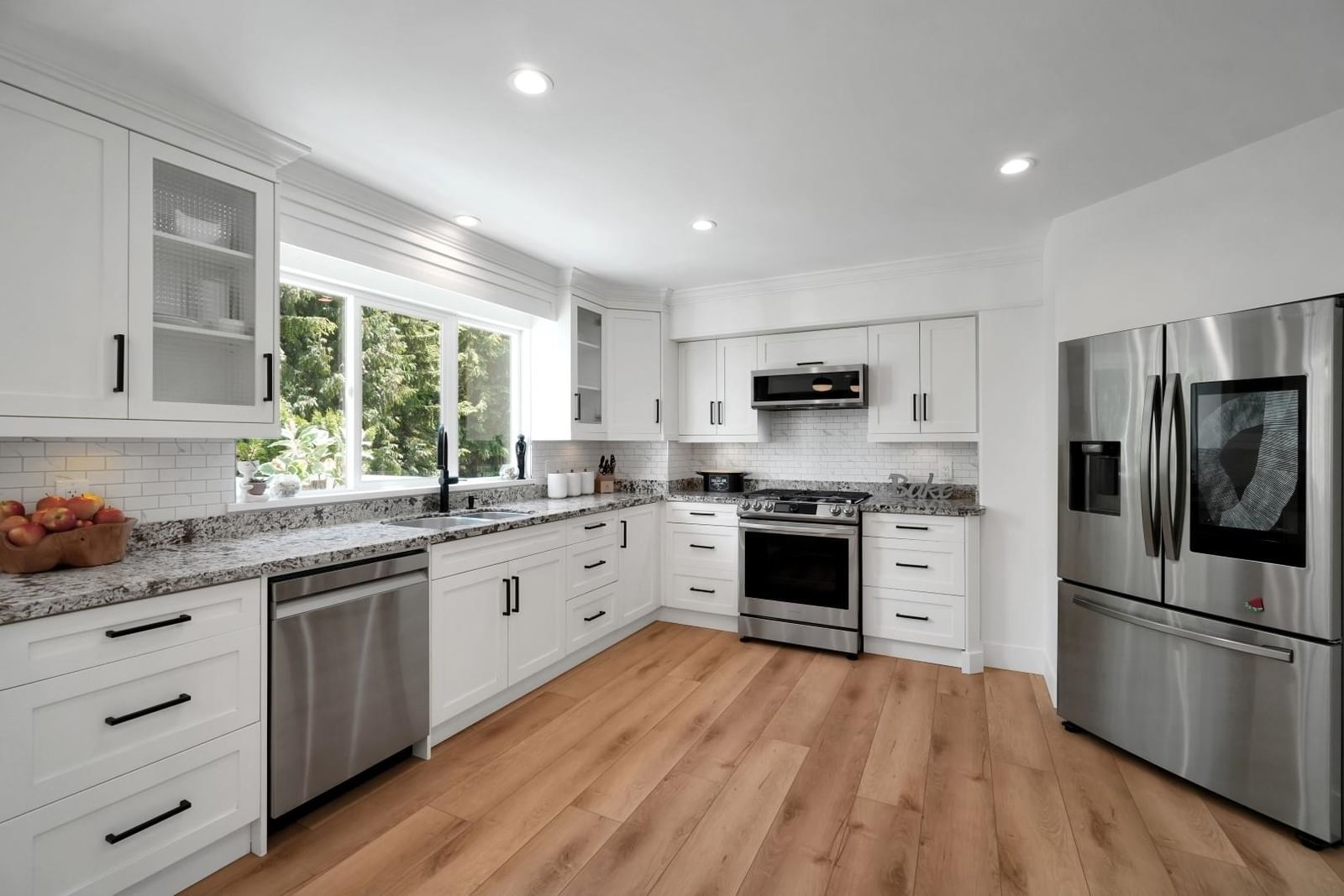 Listing Image 12