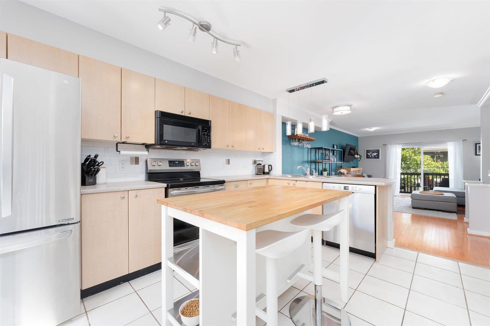 Listing Image 10