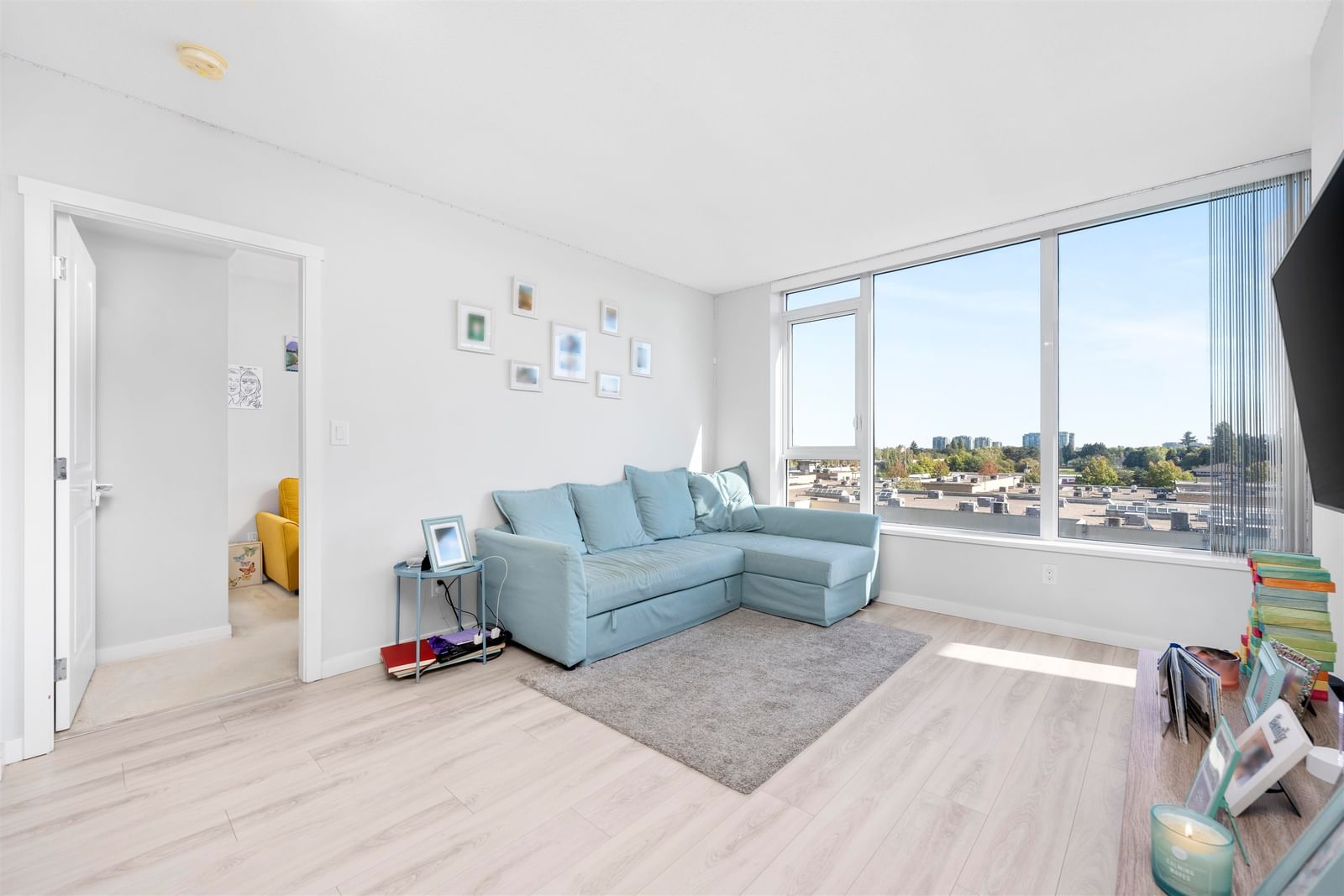 Listing Image 6