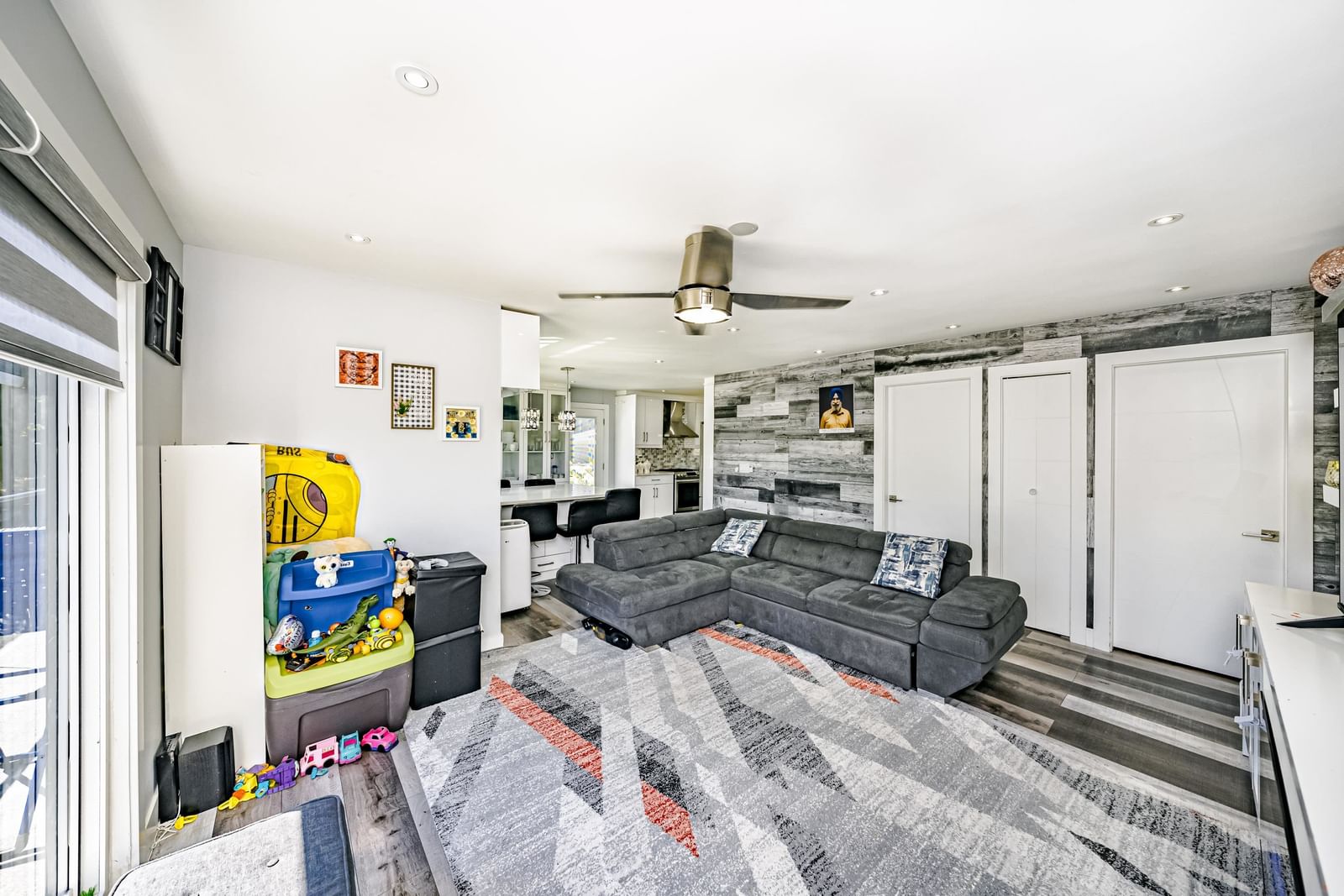 Listing Image 14