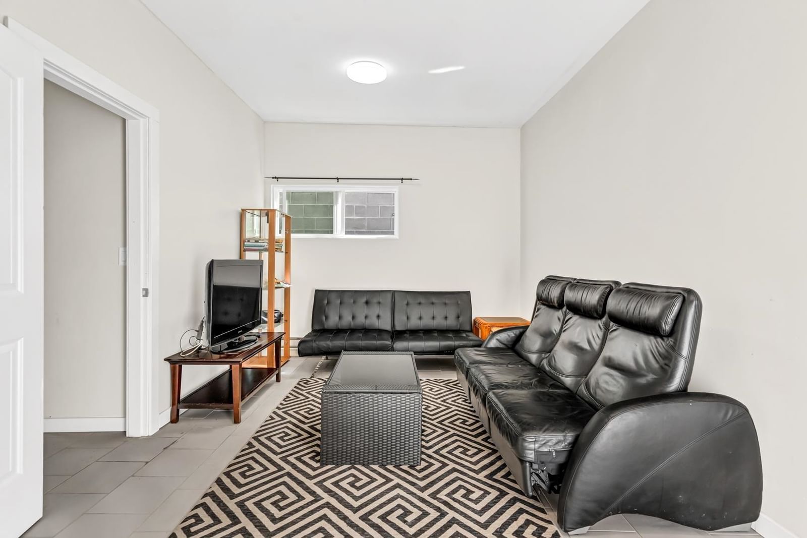 Listing Image 17