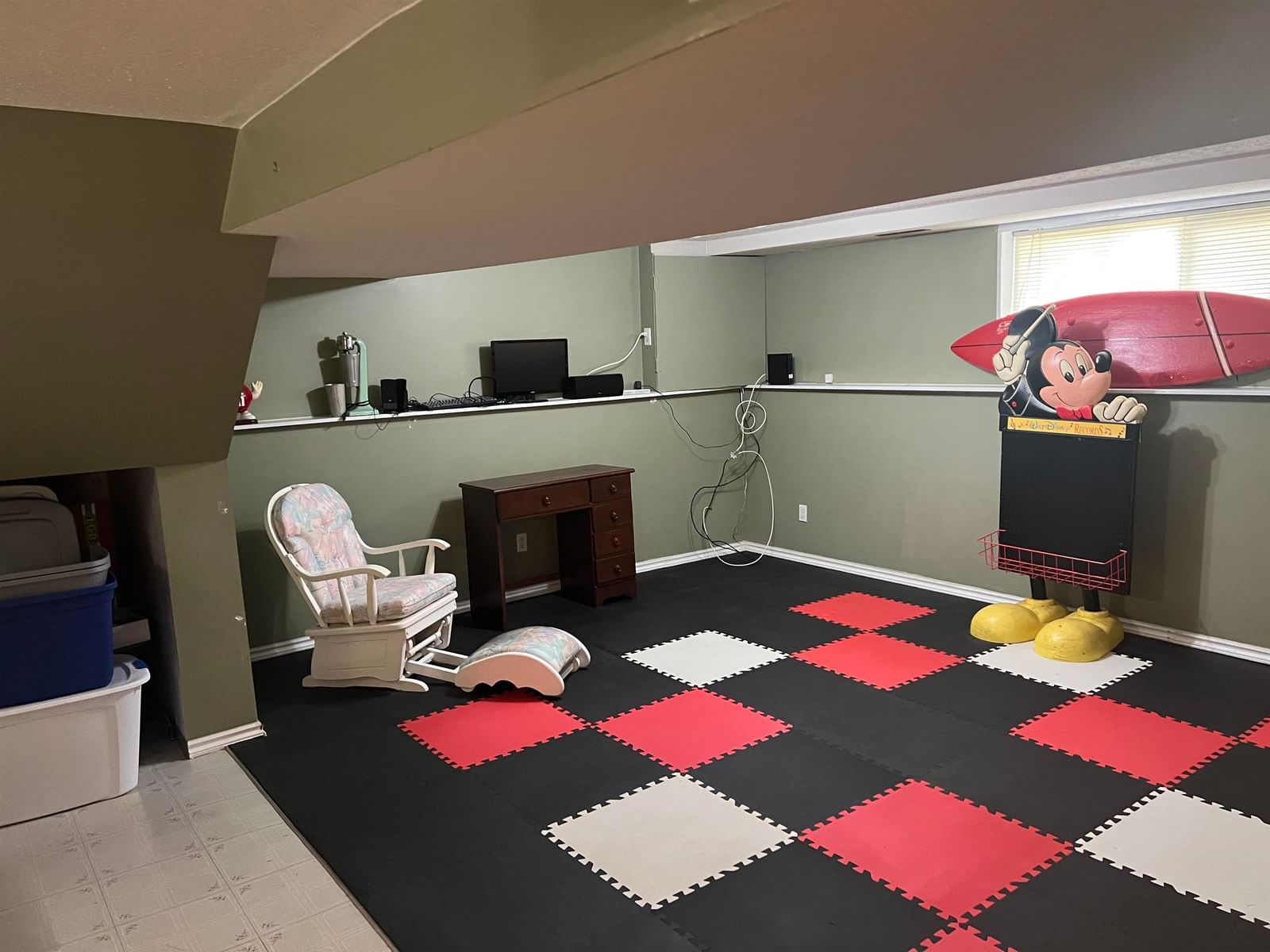Listing Image 11