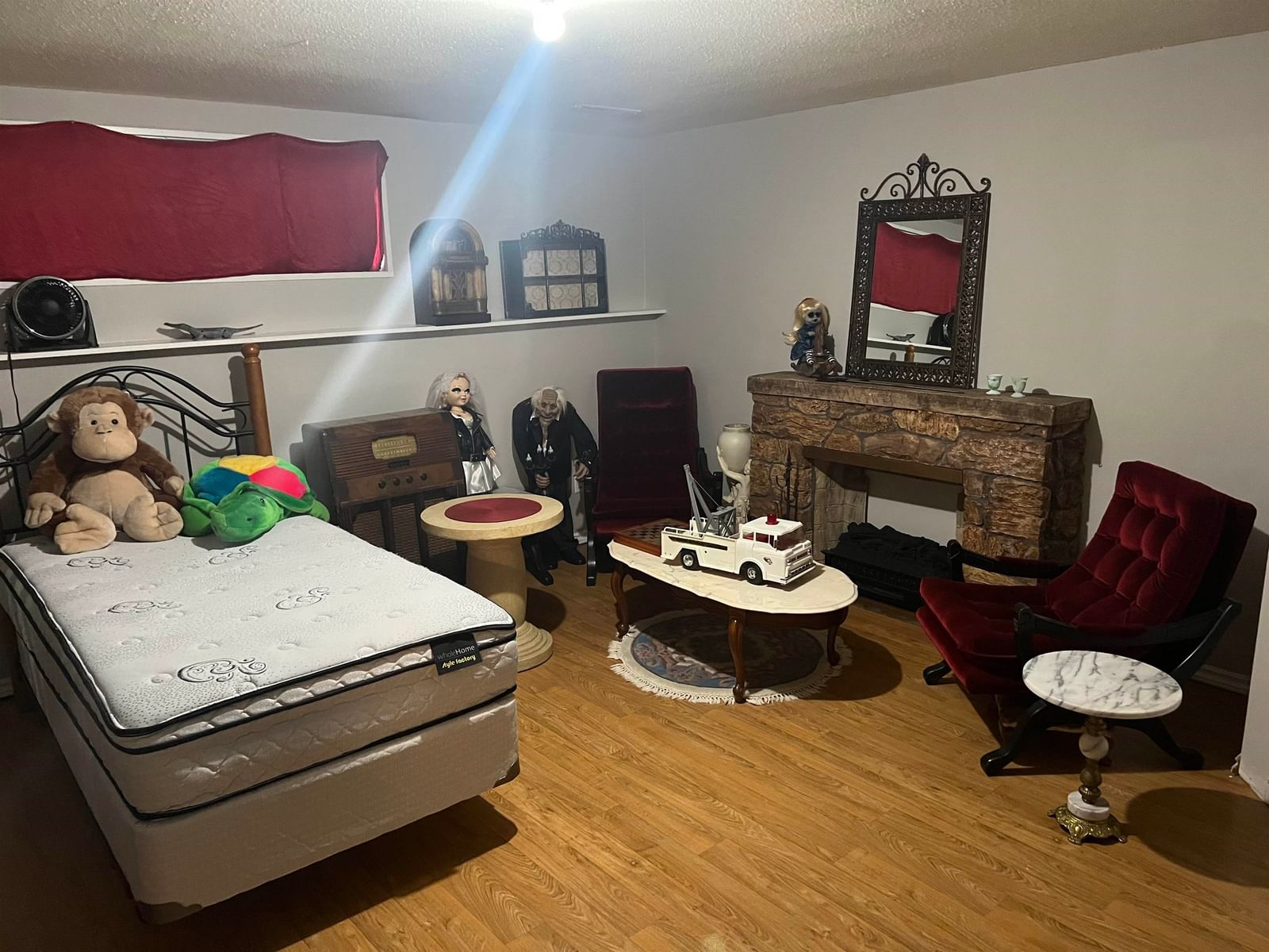 Listing Image 12