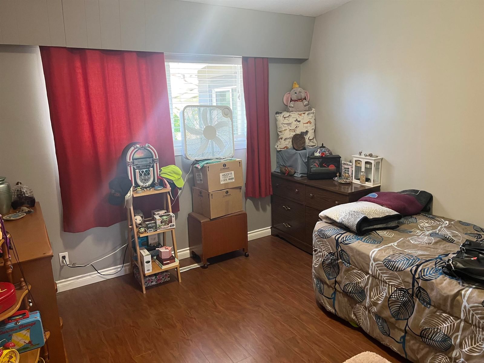 Listing Image 5