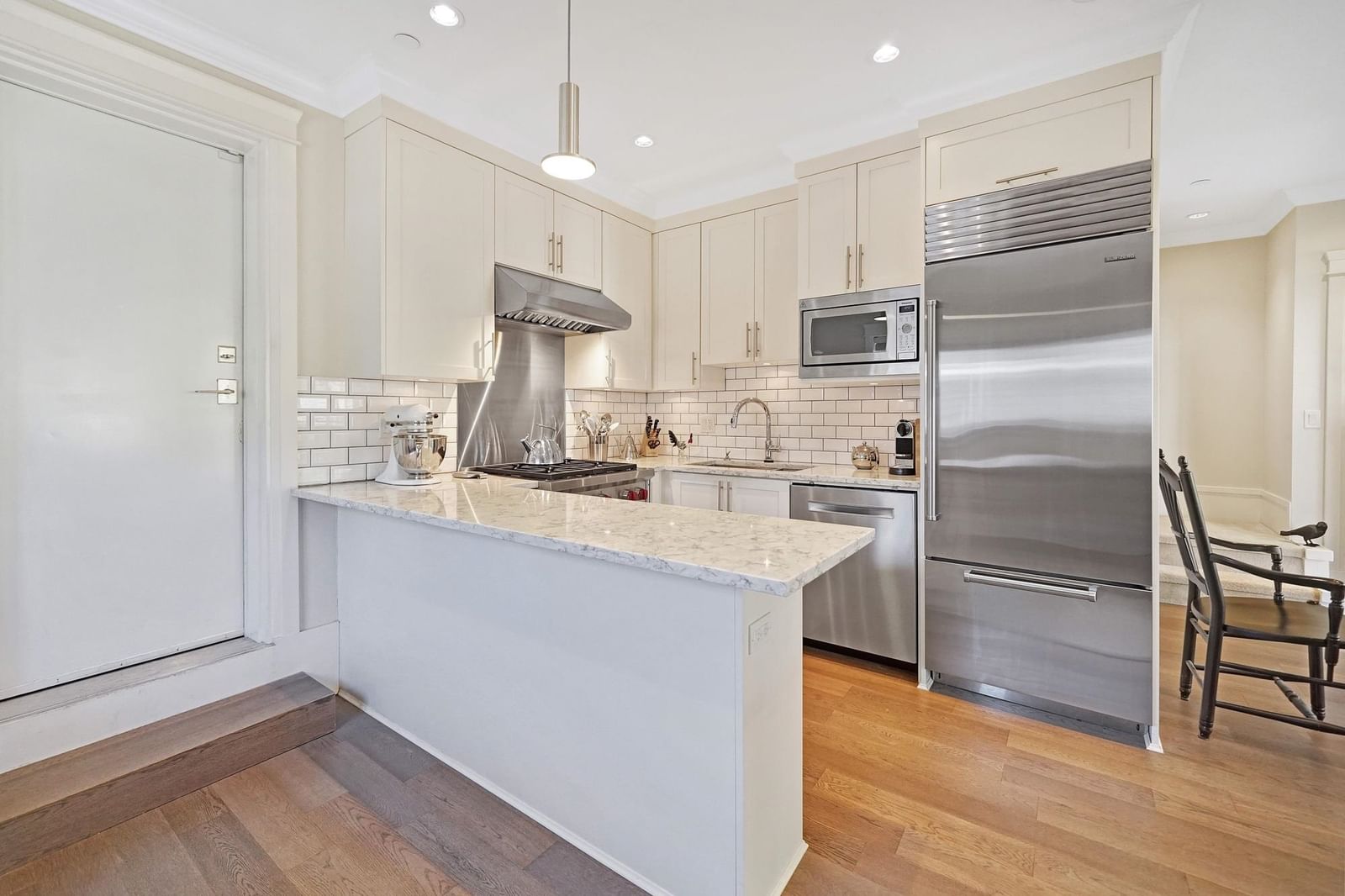 Listing Image 9