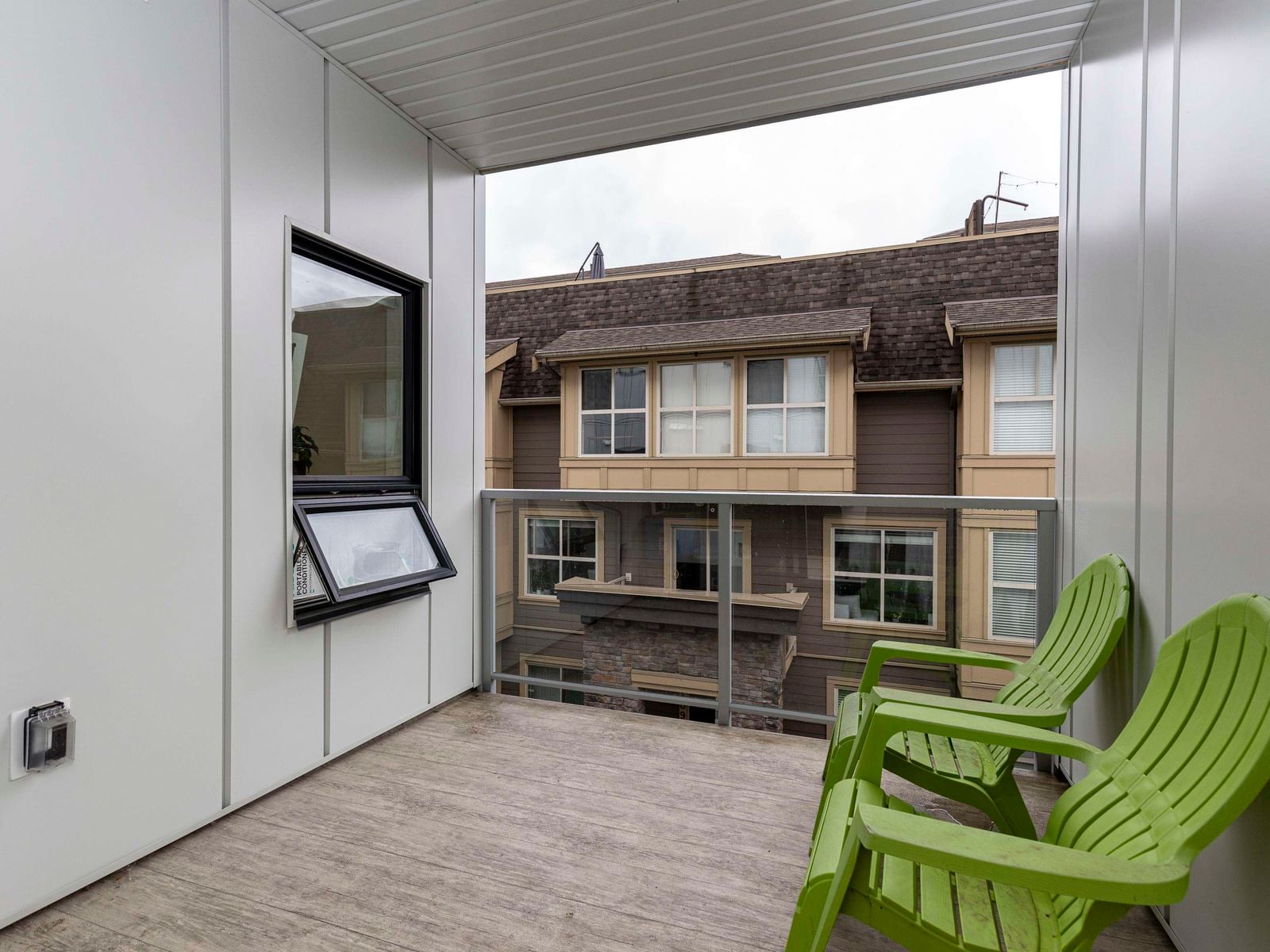Listing Image 8