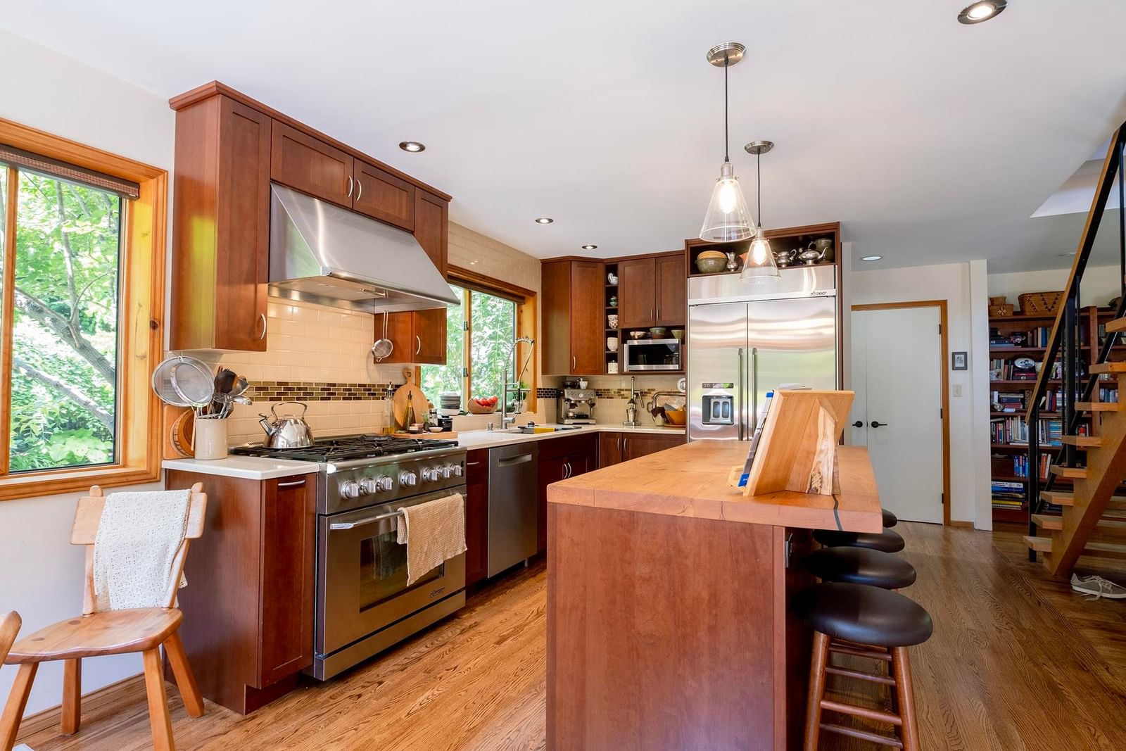Listing Image 10