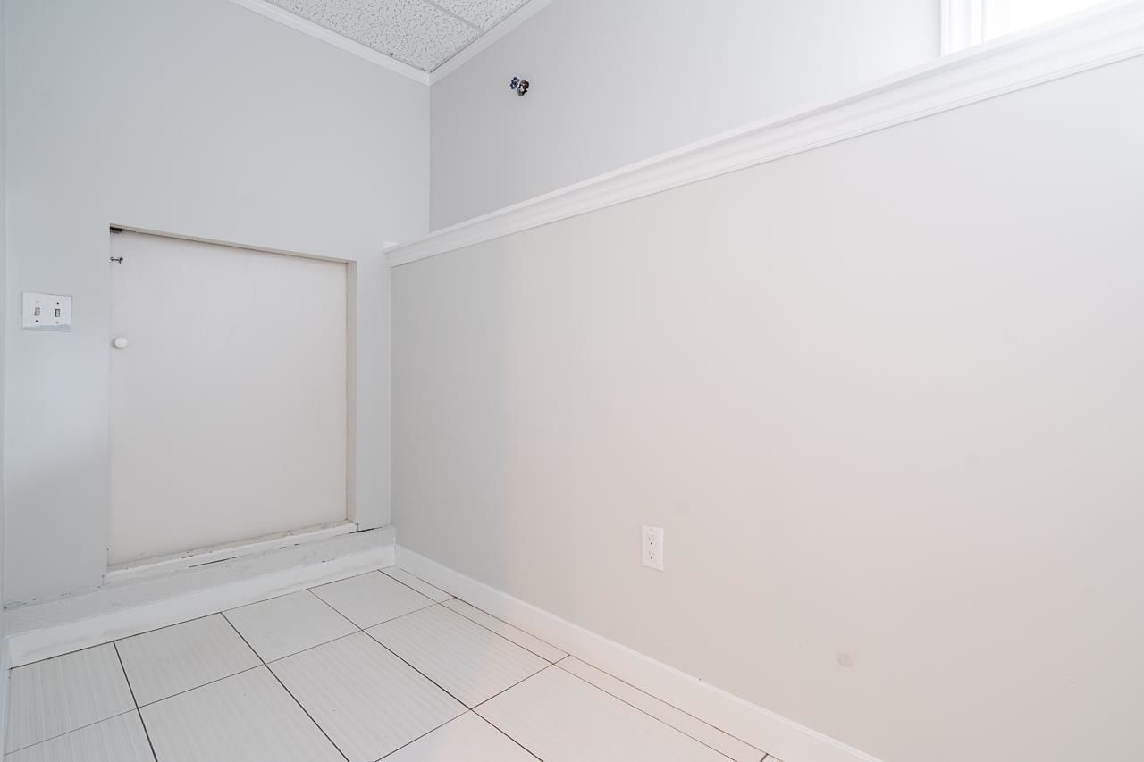 Listing Image 26