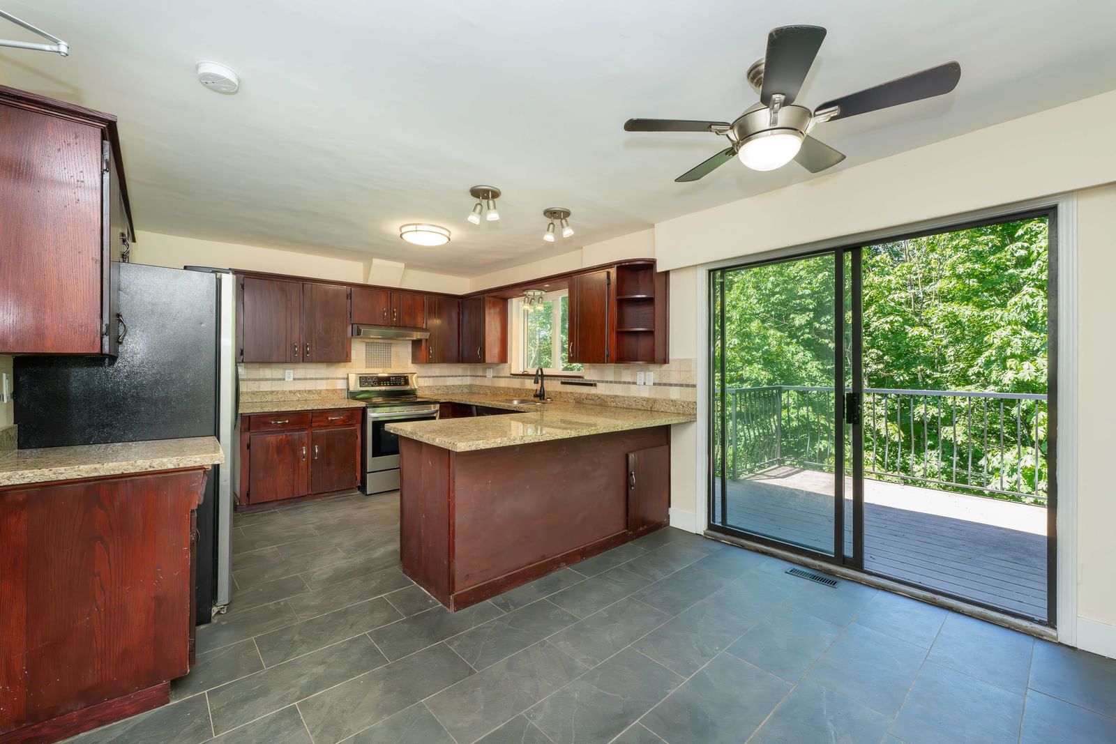 Listing Image 6