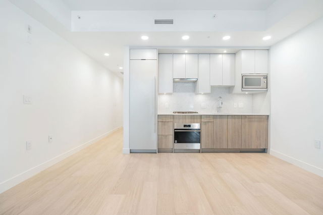 101 - 7638 Cambie Street