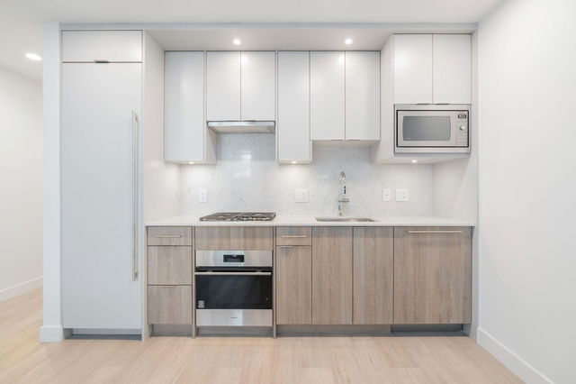 101 - 7638 Cambie Street