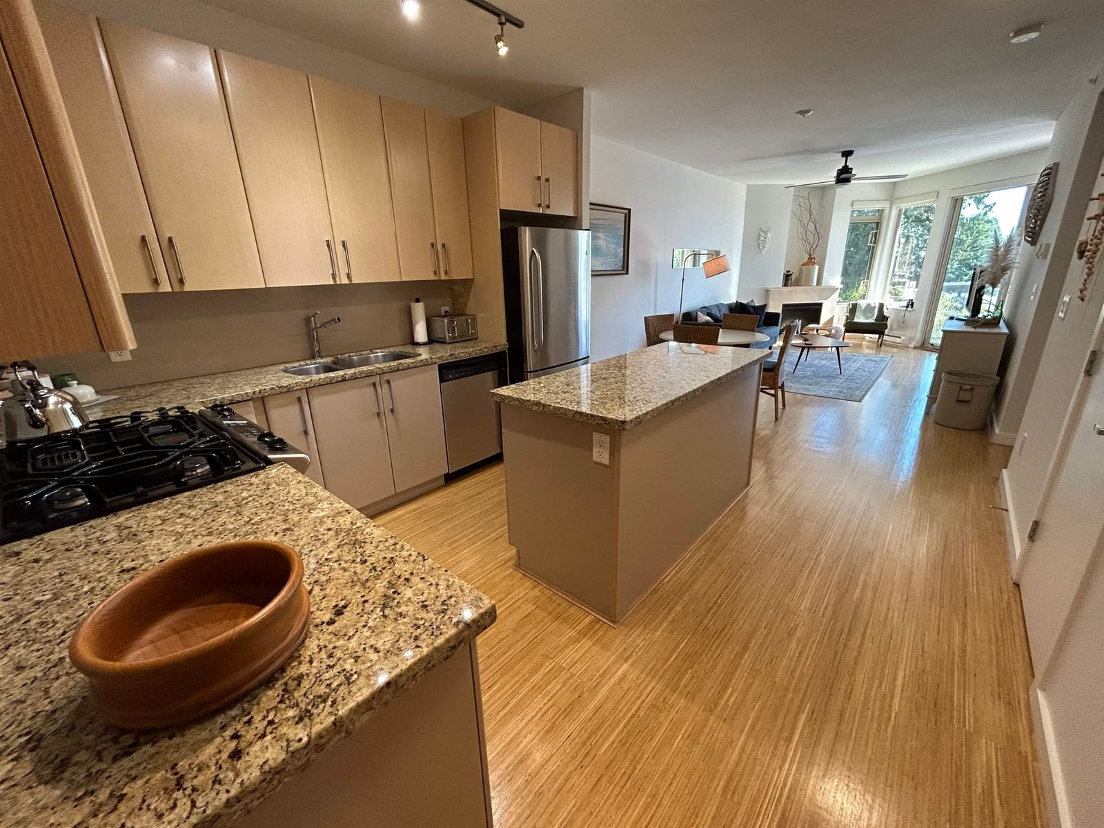 Listing Image 8