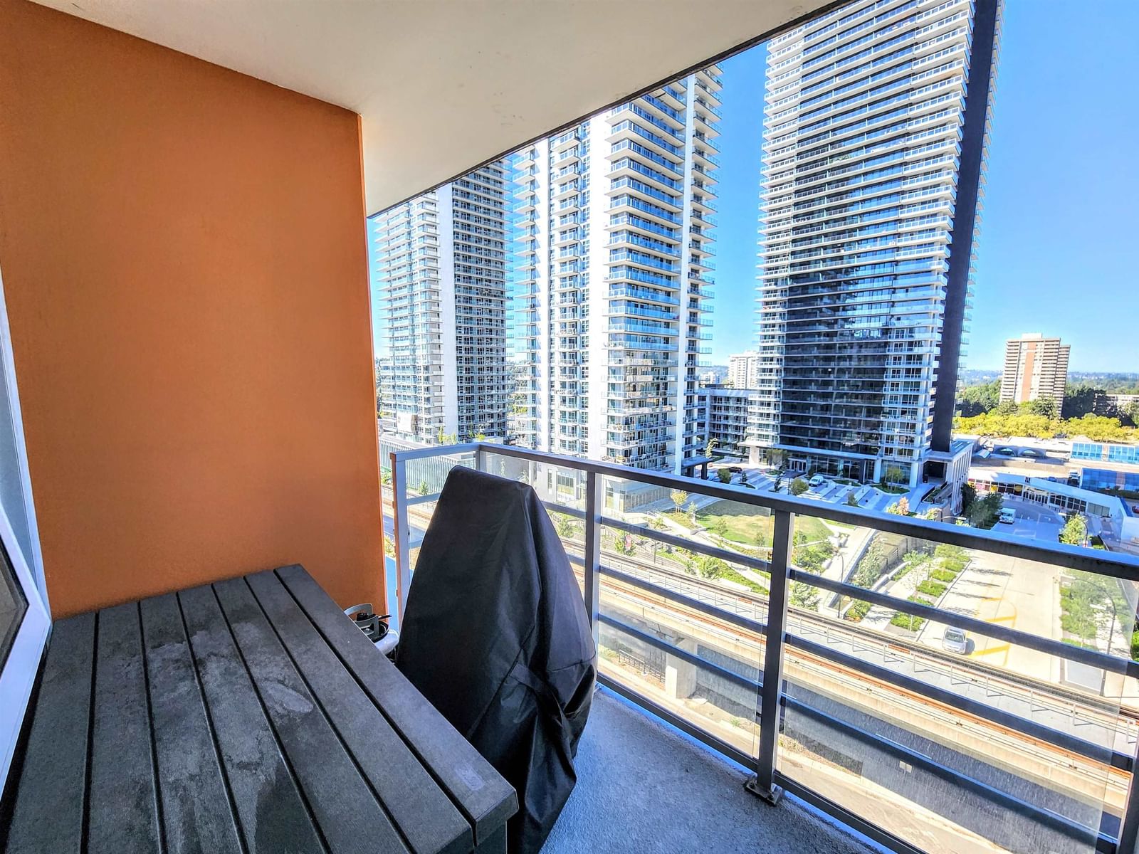 Listing Image 12