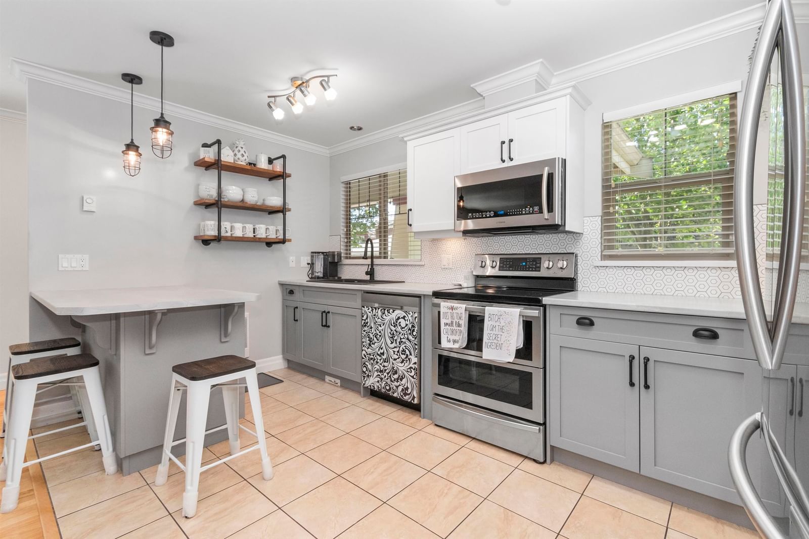 Listing Image 10