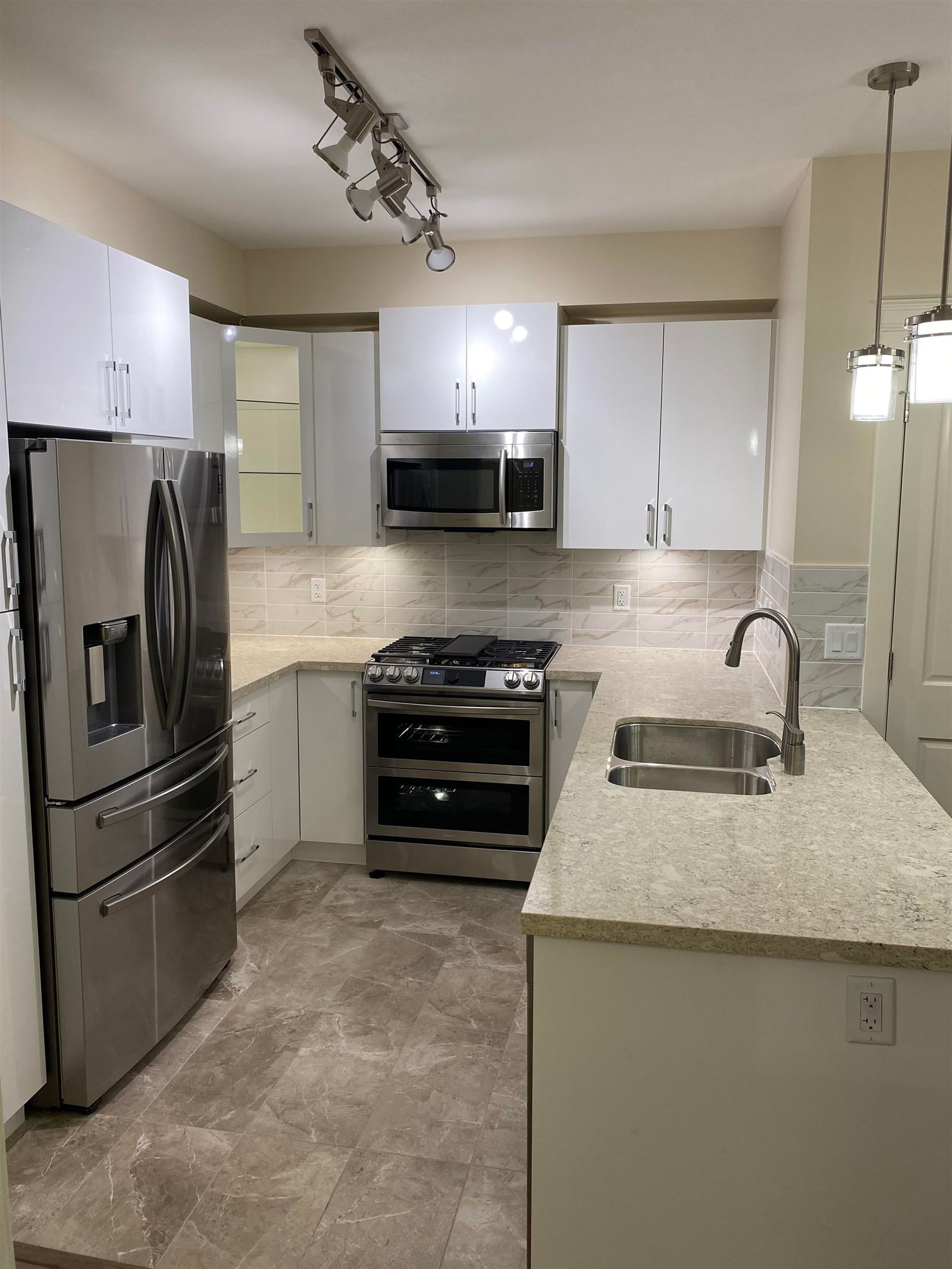 Listing Image 20