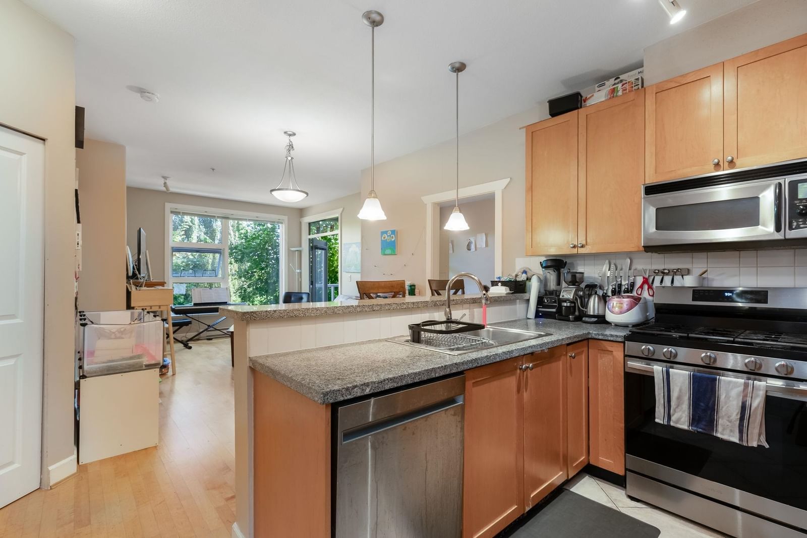 Listing Image 10