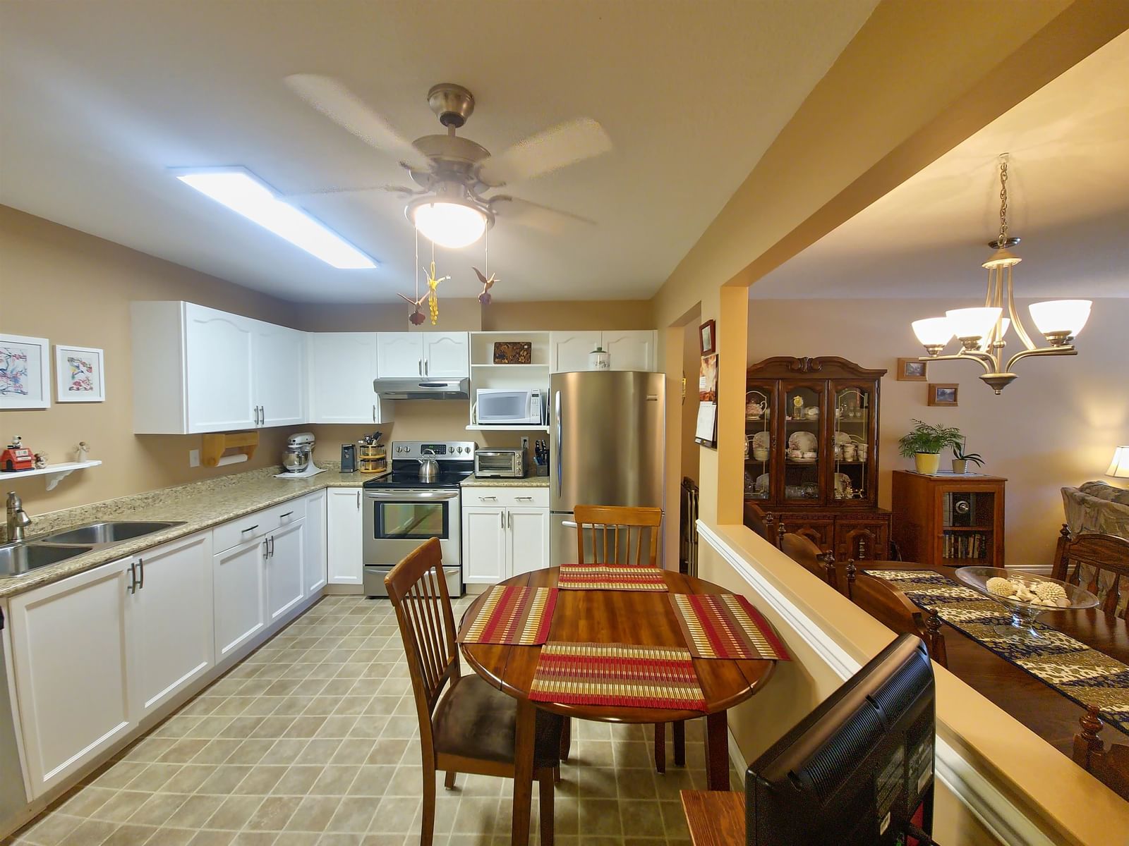 Listing Image 11