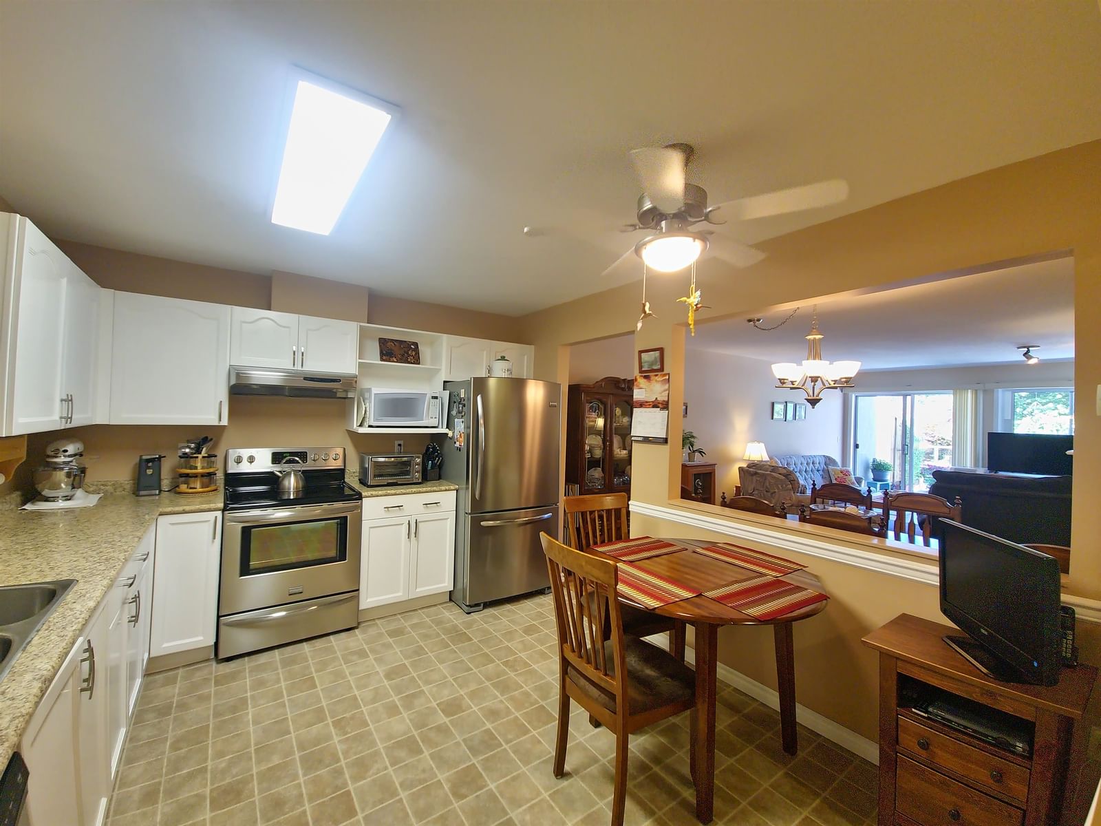 Listing Image 12