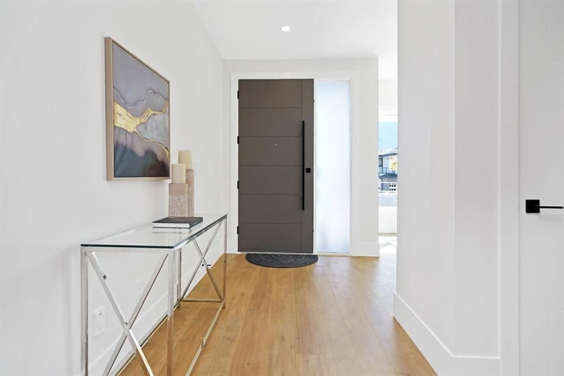 46137 Crestview Drive, Chilliwack, V2R 6G4 | Image 2