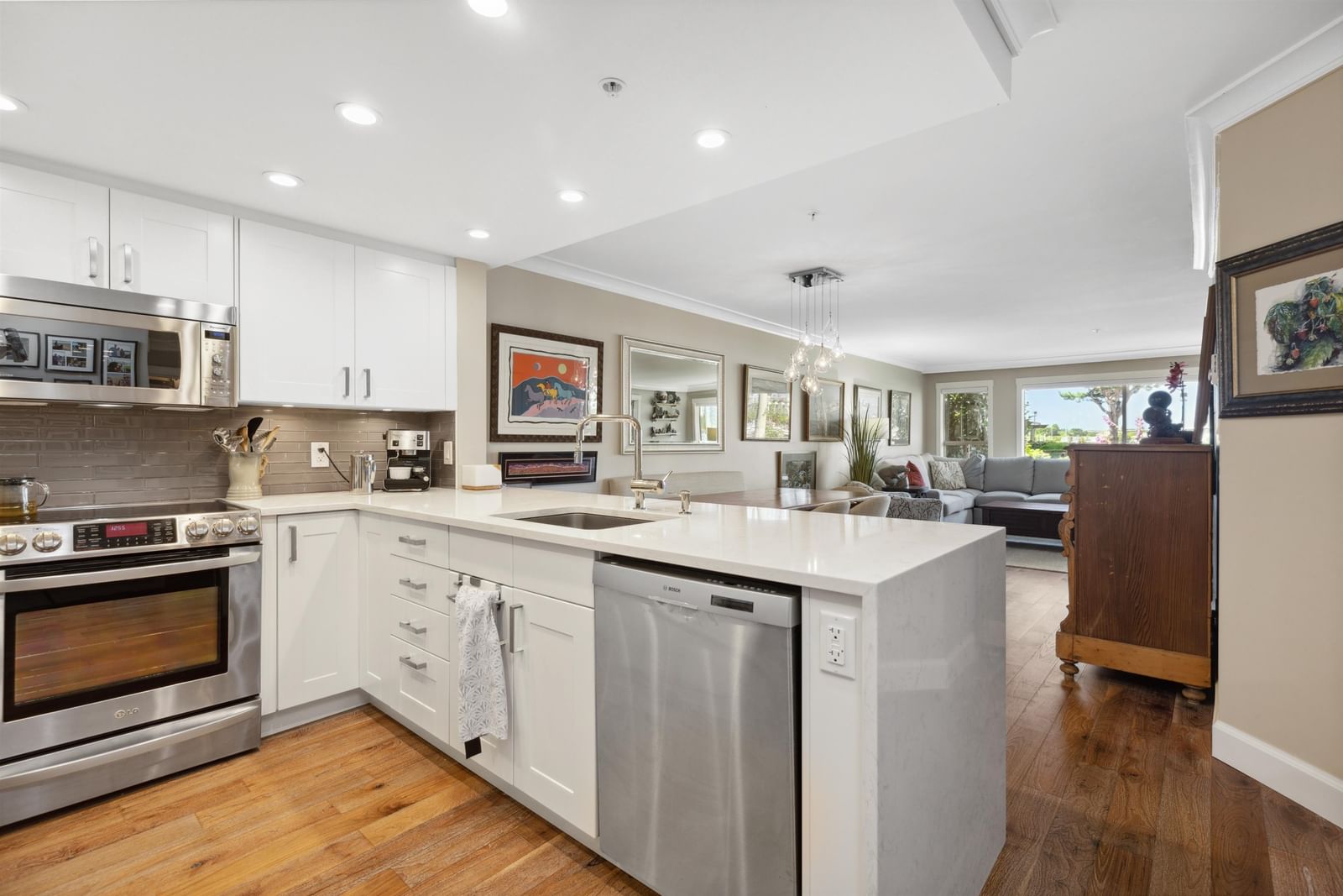 Listing Image 12