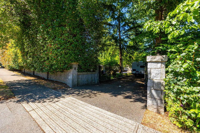 1375 King Edward Avenue