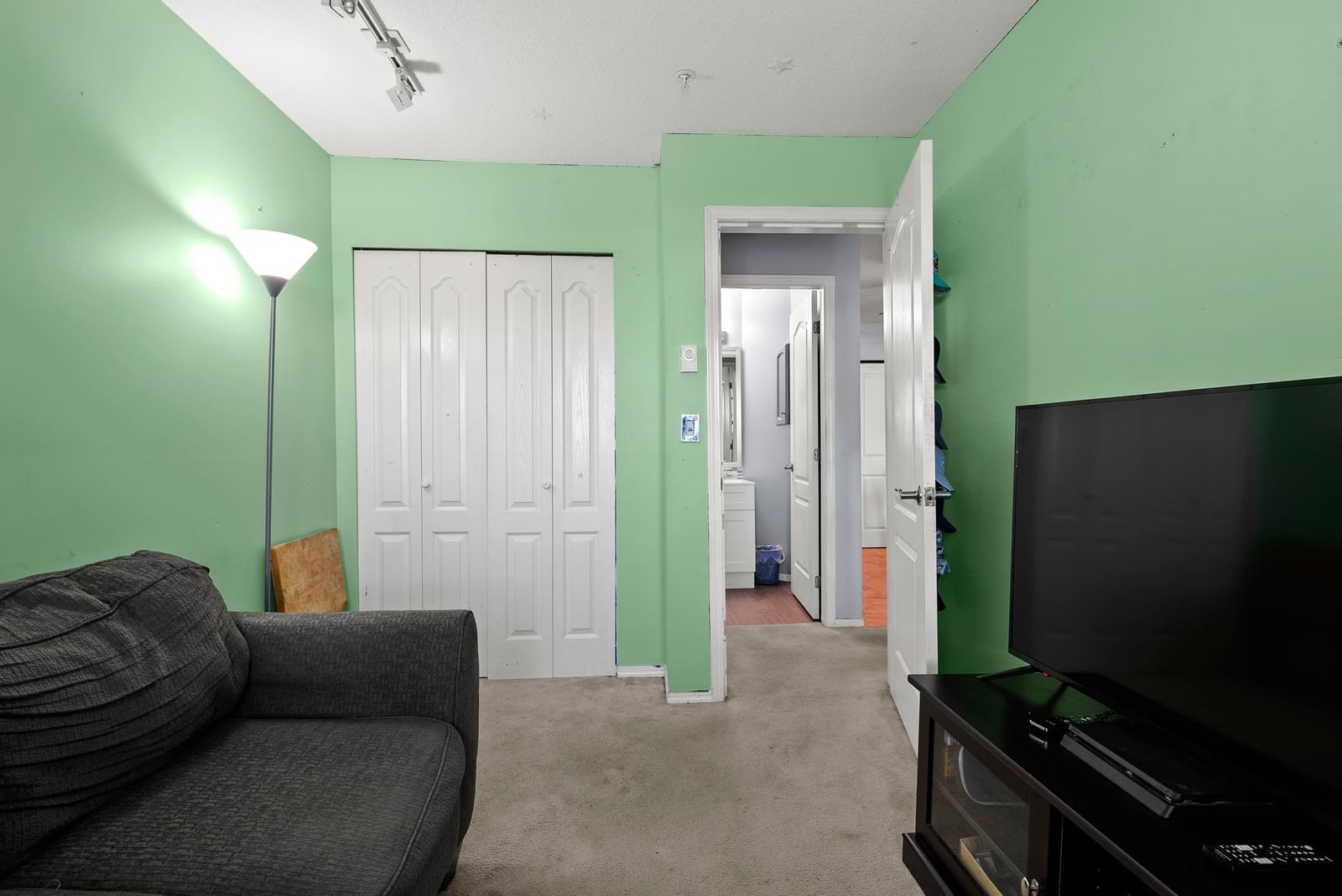 Listing Image 17
