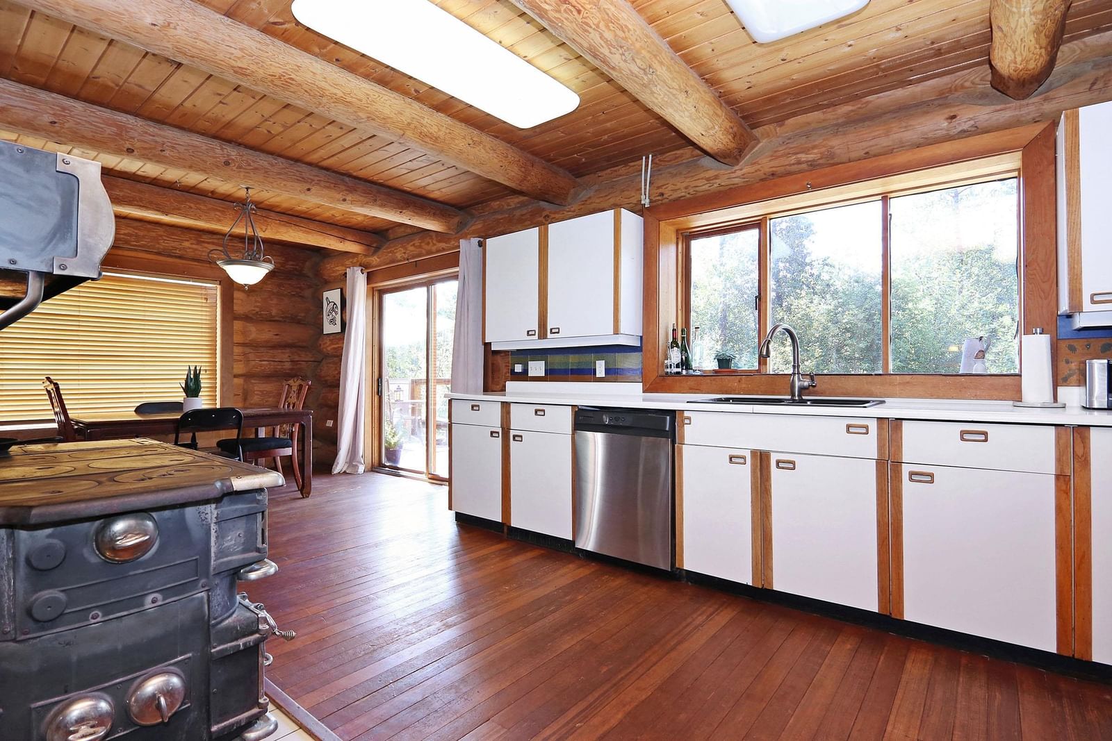 Listing Image 8