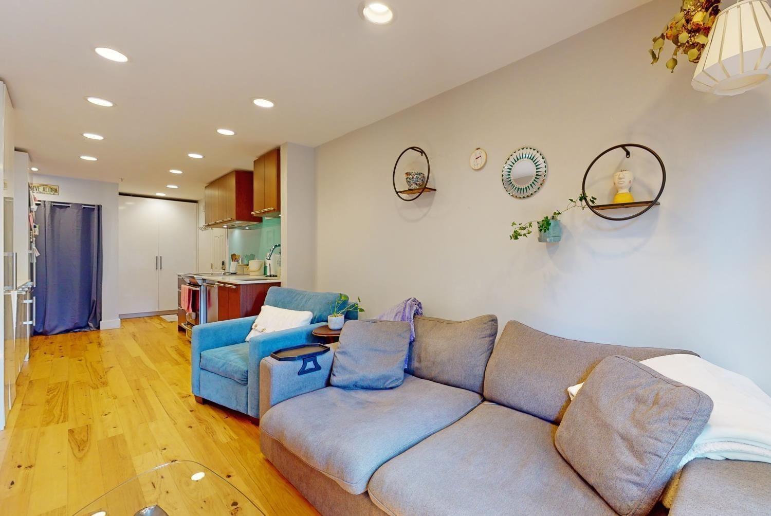 Listing Image 6