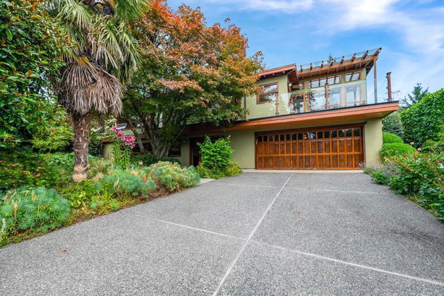 1806 St. Denis Road