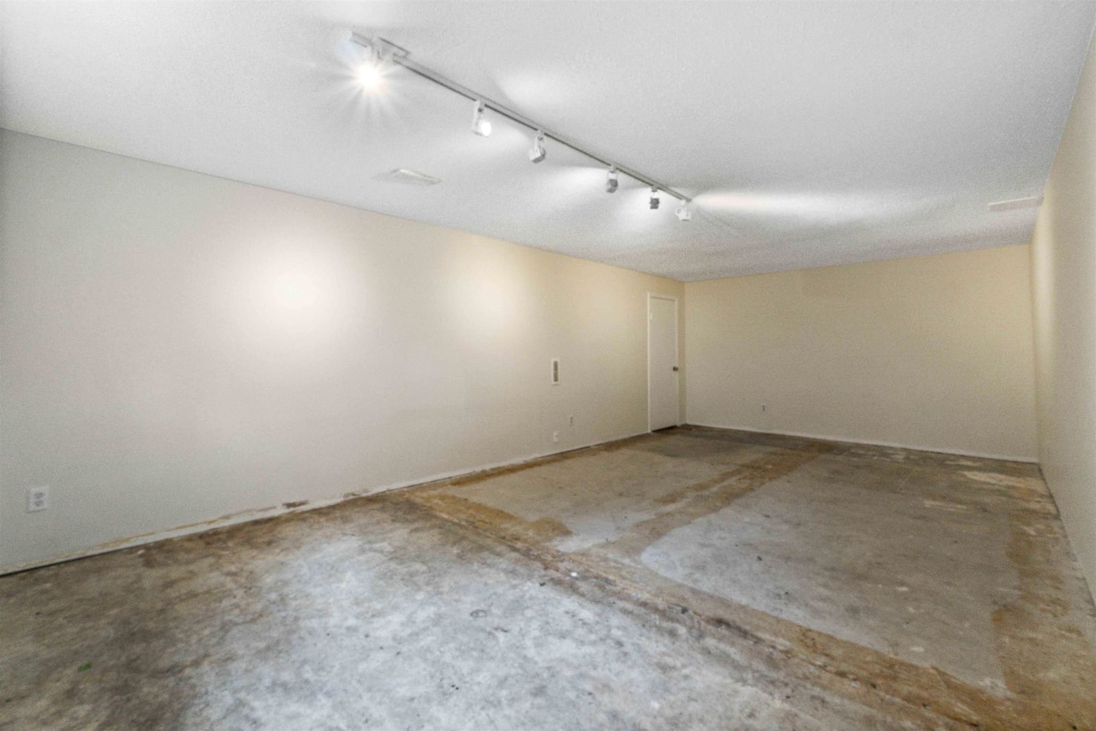 Listing Image 26