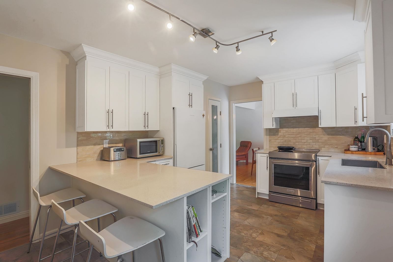 Listing Image 9