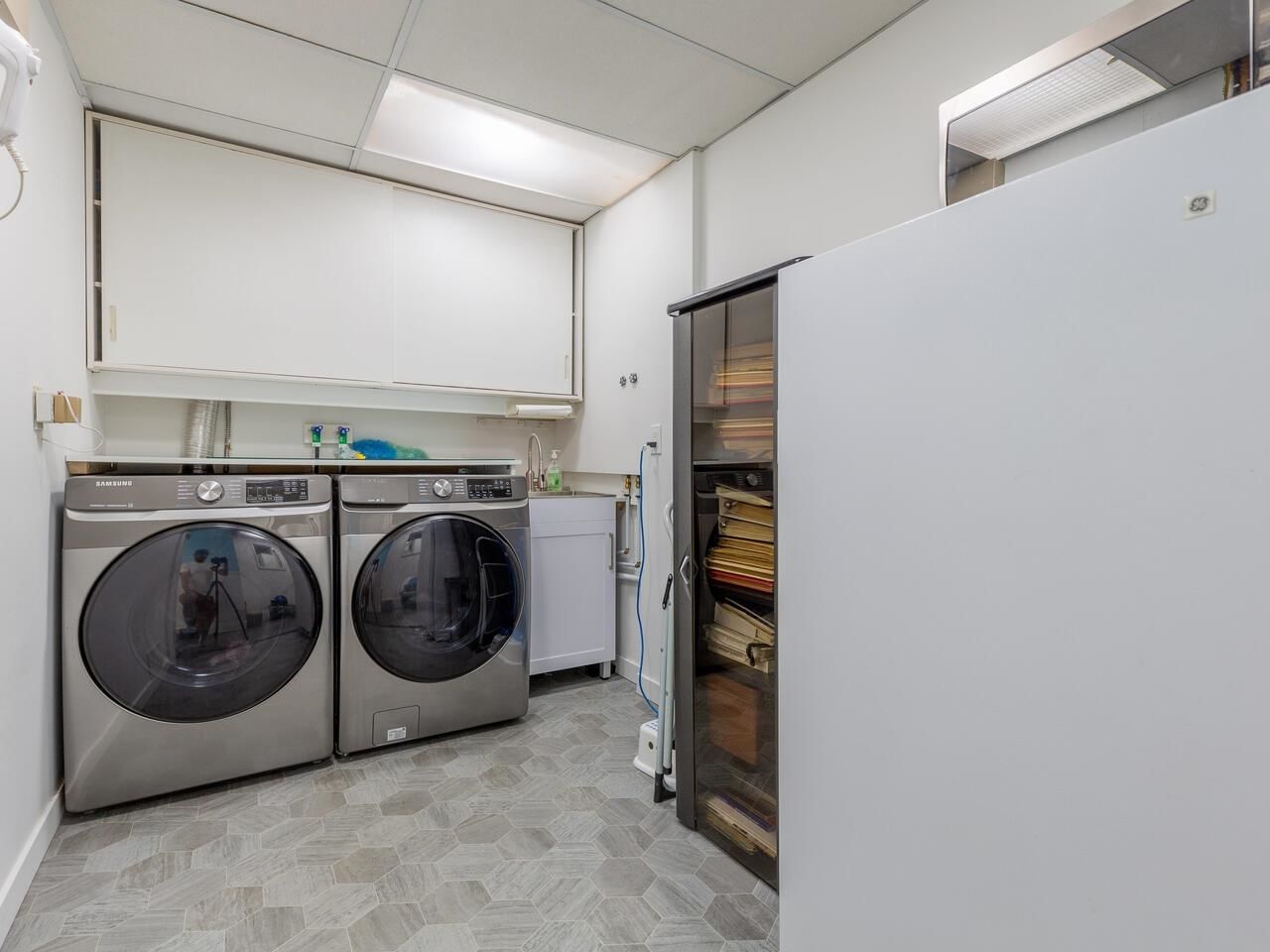 Listing Image 19