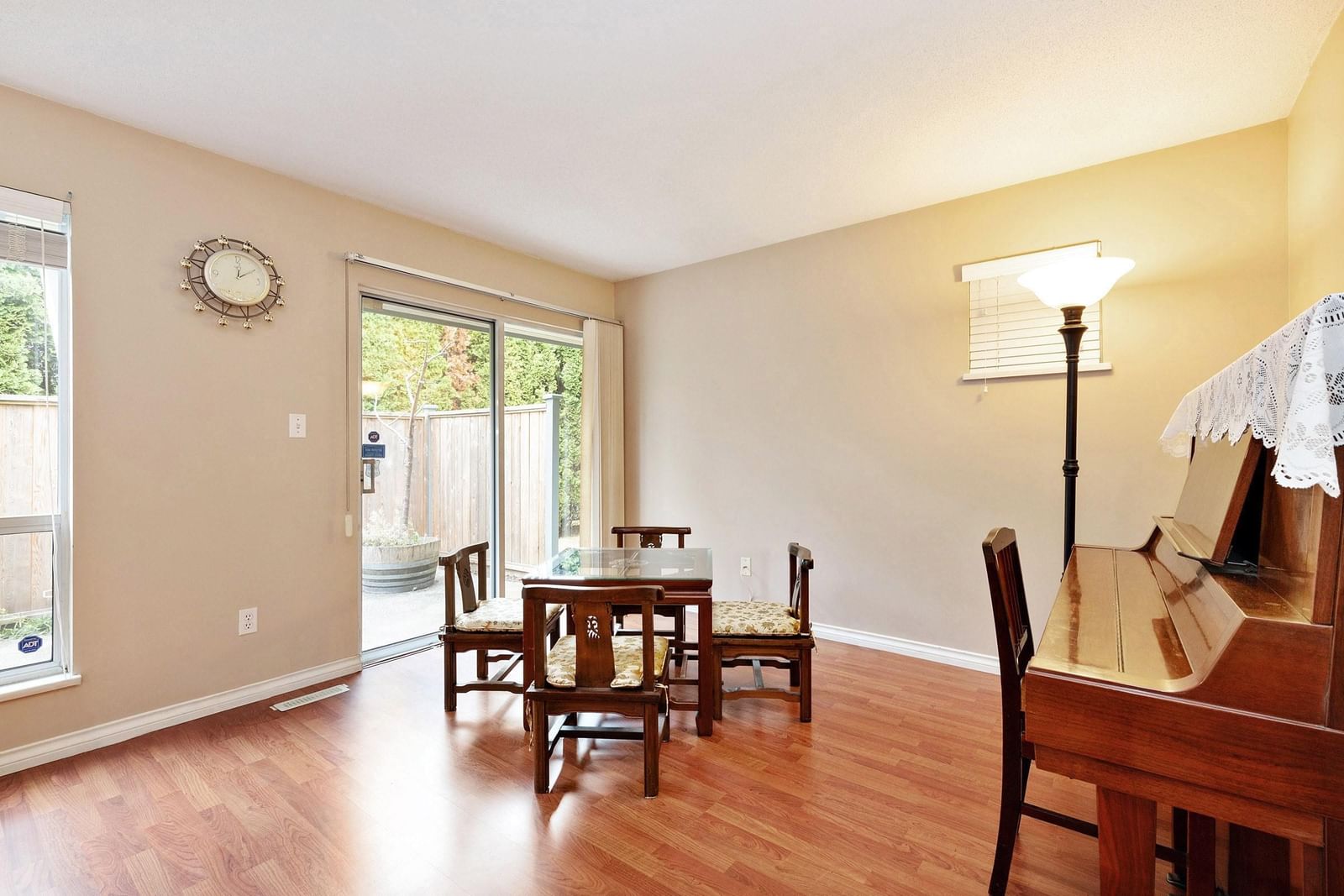 Listing Image 5