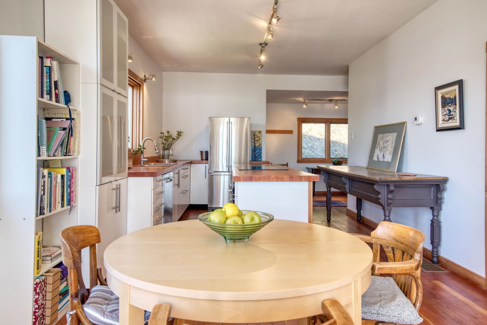 Listing Image 12