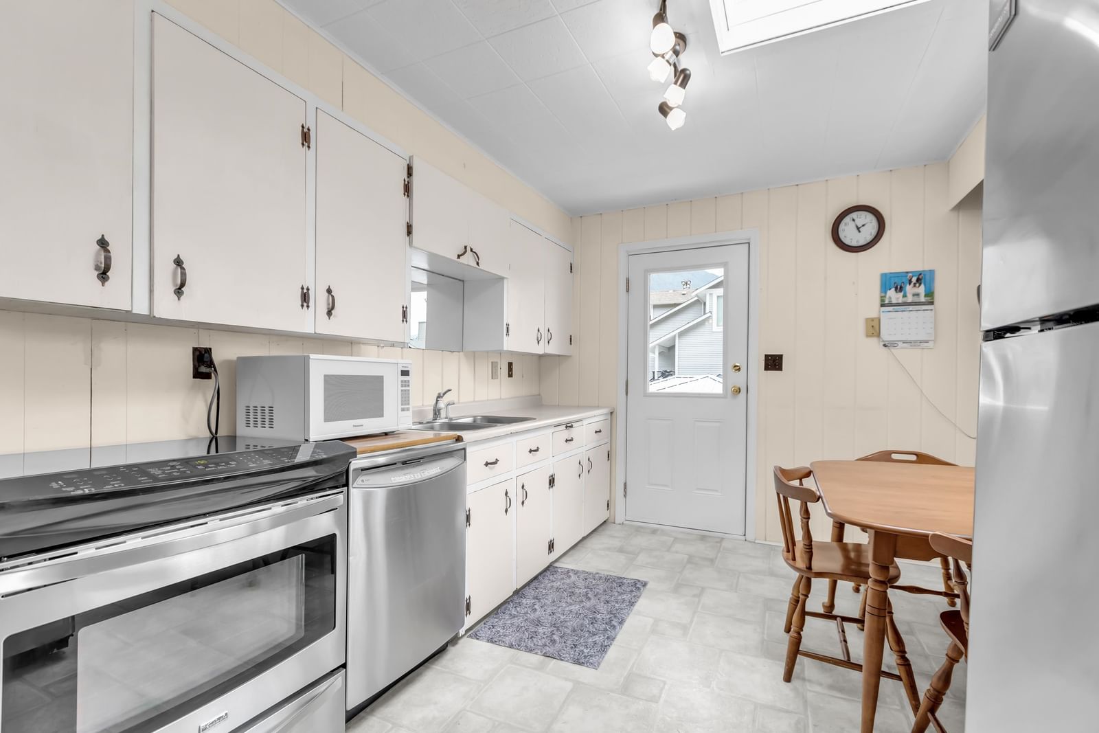 Listing Image 12