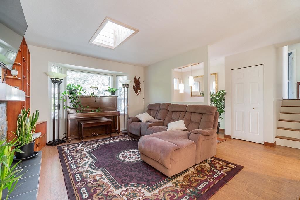 Listing Image 5