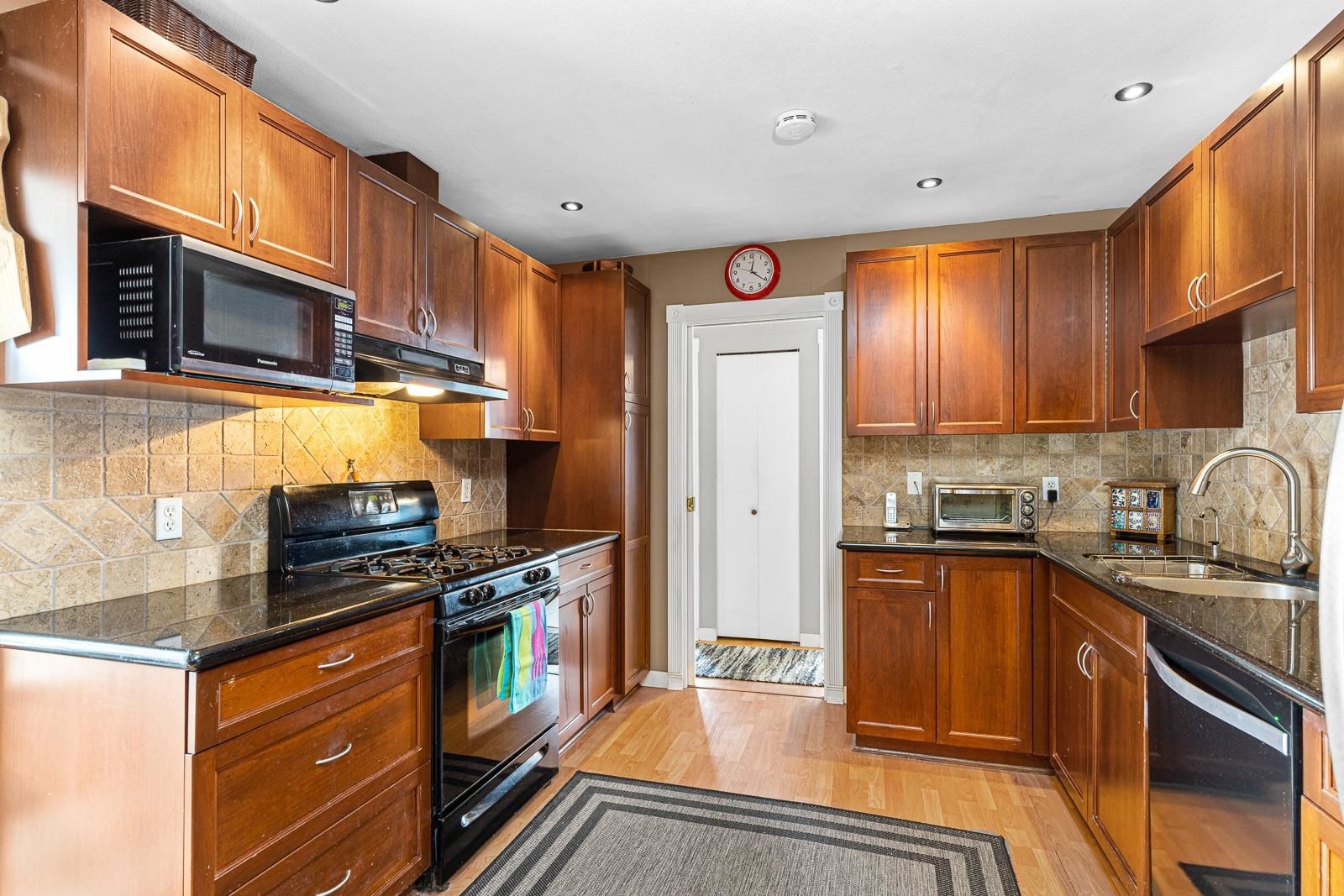 Listing Image 8